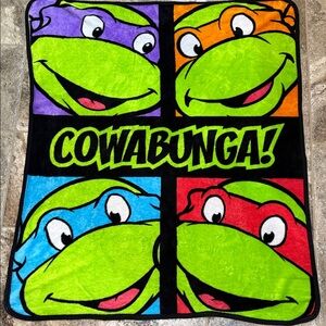Teenage Mutant Ninja Turtles Blanket. Nickelodeon 
38X45 inches. Vibrant colors